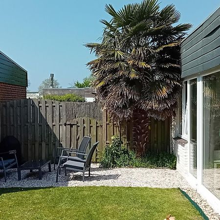 Lovely Bungalow In Noordwijkerhout With Garden Bagian luar foto