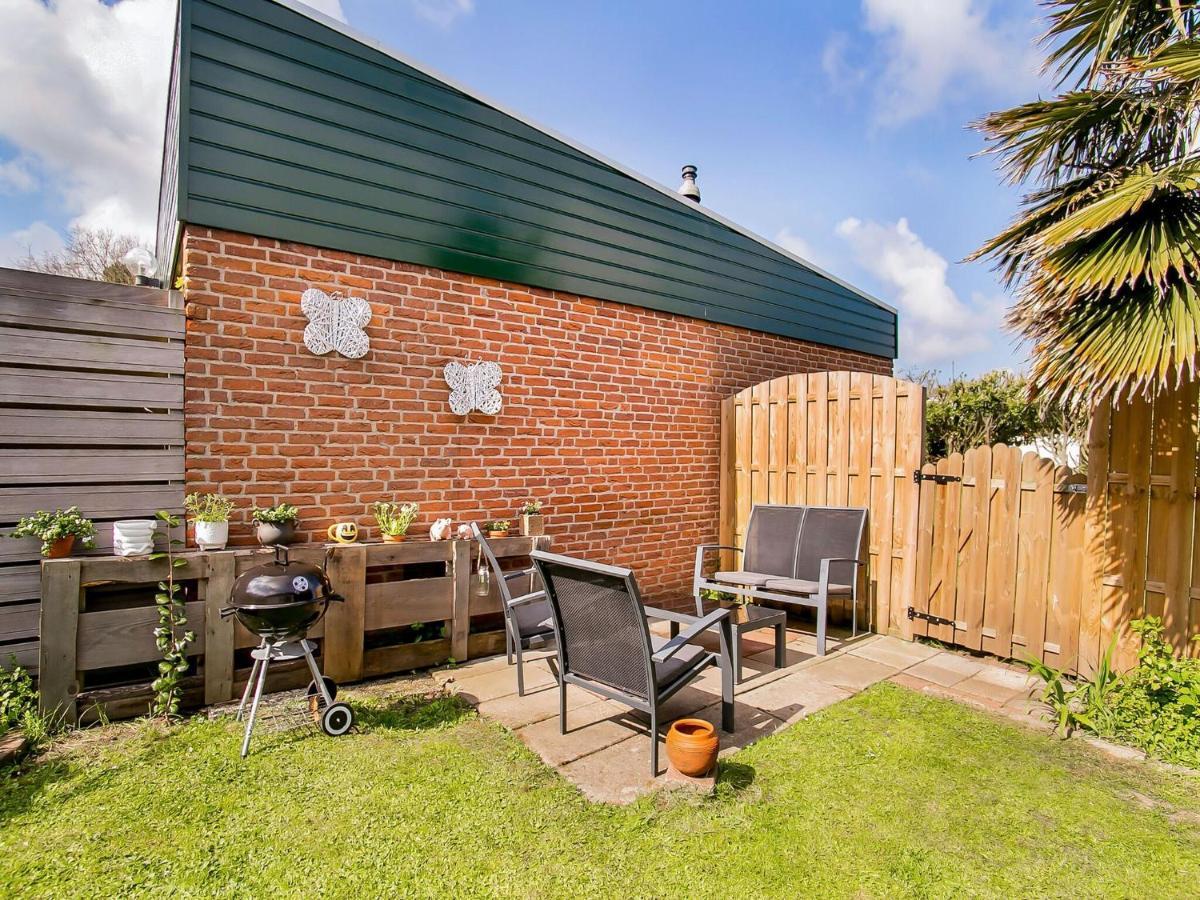 Lovely Bungalow In Noordwijkerhout With Garden Bagian luar foto