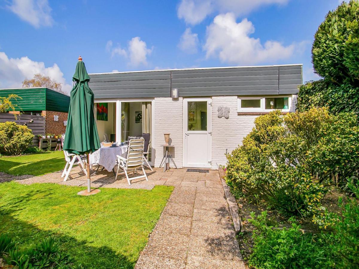 Lovely Bungalow In Noordwijkerhout With Garden Bagian luar foto
