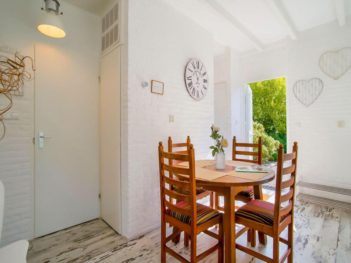 Lovely Bungalow In Noordwijkerhout With Garden Bagian luar foto