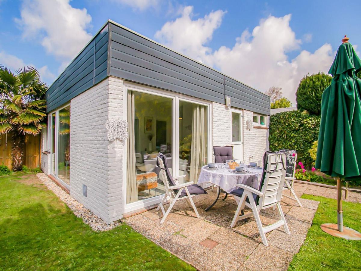 Lovely Bungalow In Noordwijkerhout With Garden Bagian luar foto