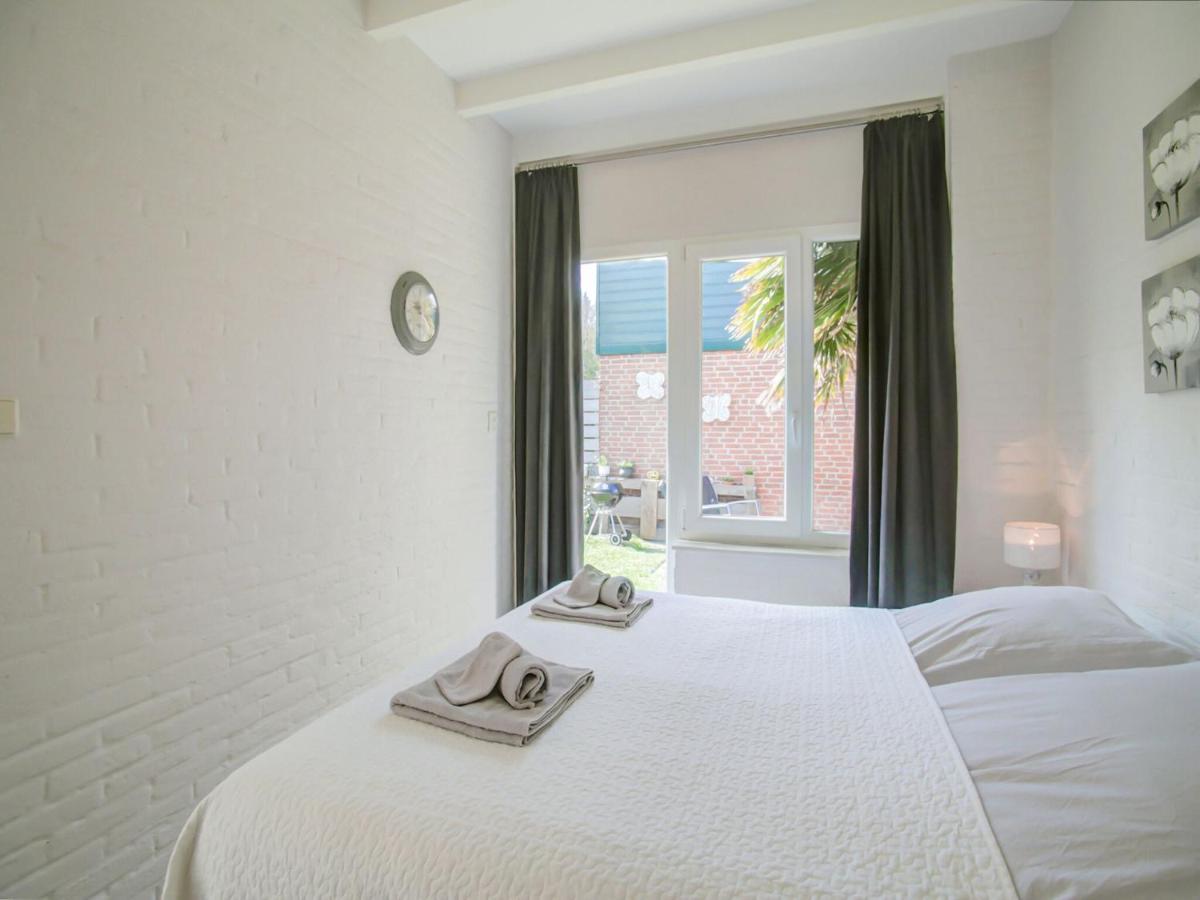 Lovely Bungalow In Noordwijkerhout With Garden Bagian luar foto