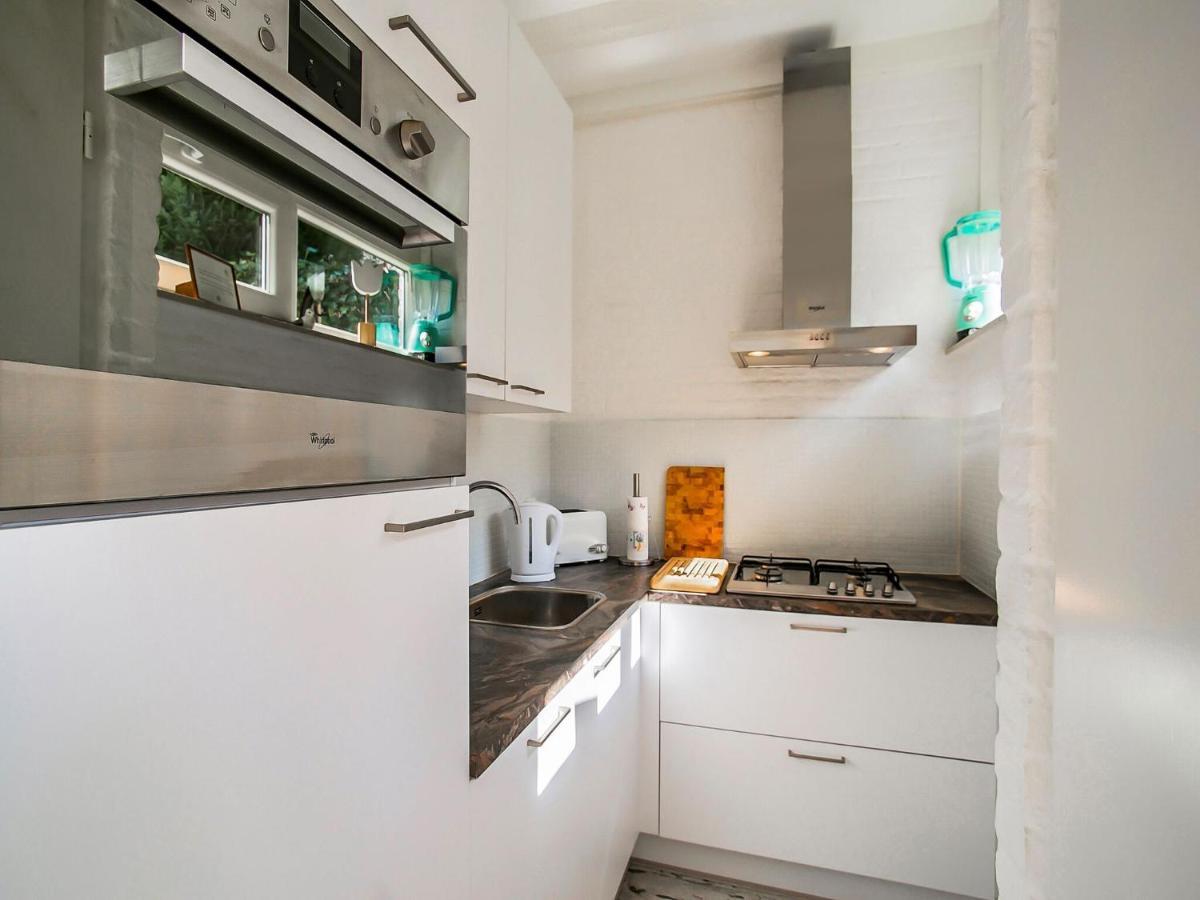 Lovely Bungalow In Noordwijkerhout With Garden Bagian luar foto