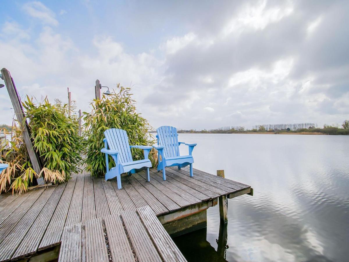 Lovely Bungalow In Noordwijkerhout With Garden Bagian luar foto